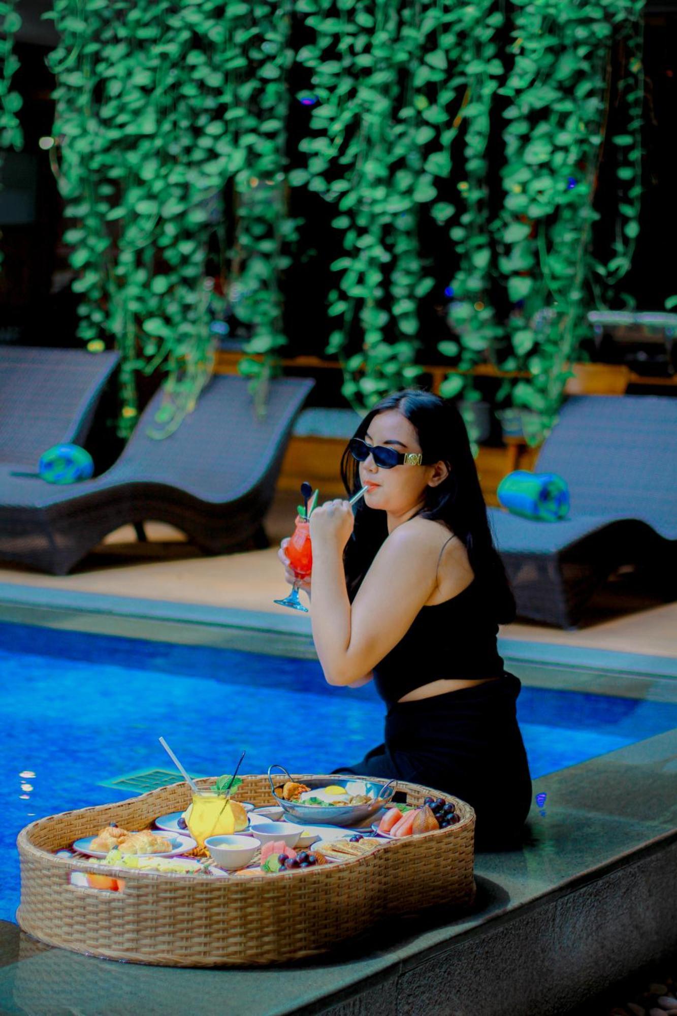 Swiss-Belexpress Kuta Legian Hotel Exterior photo
