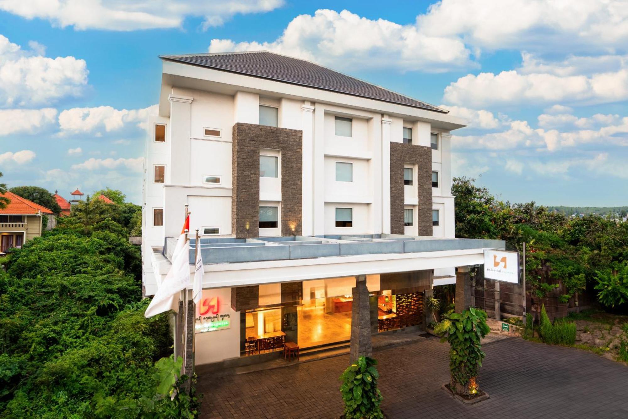 Swiss-Belexpress Kuta Legian Hotel Exterior photo