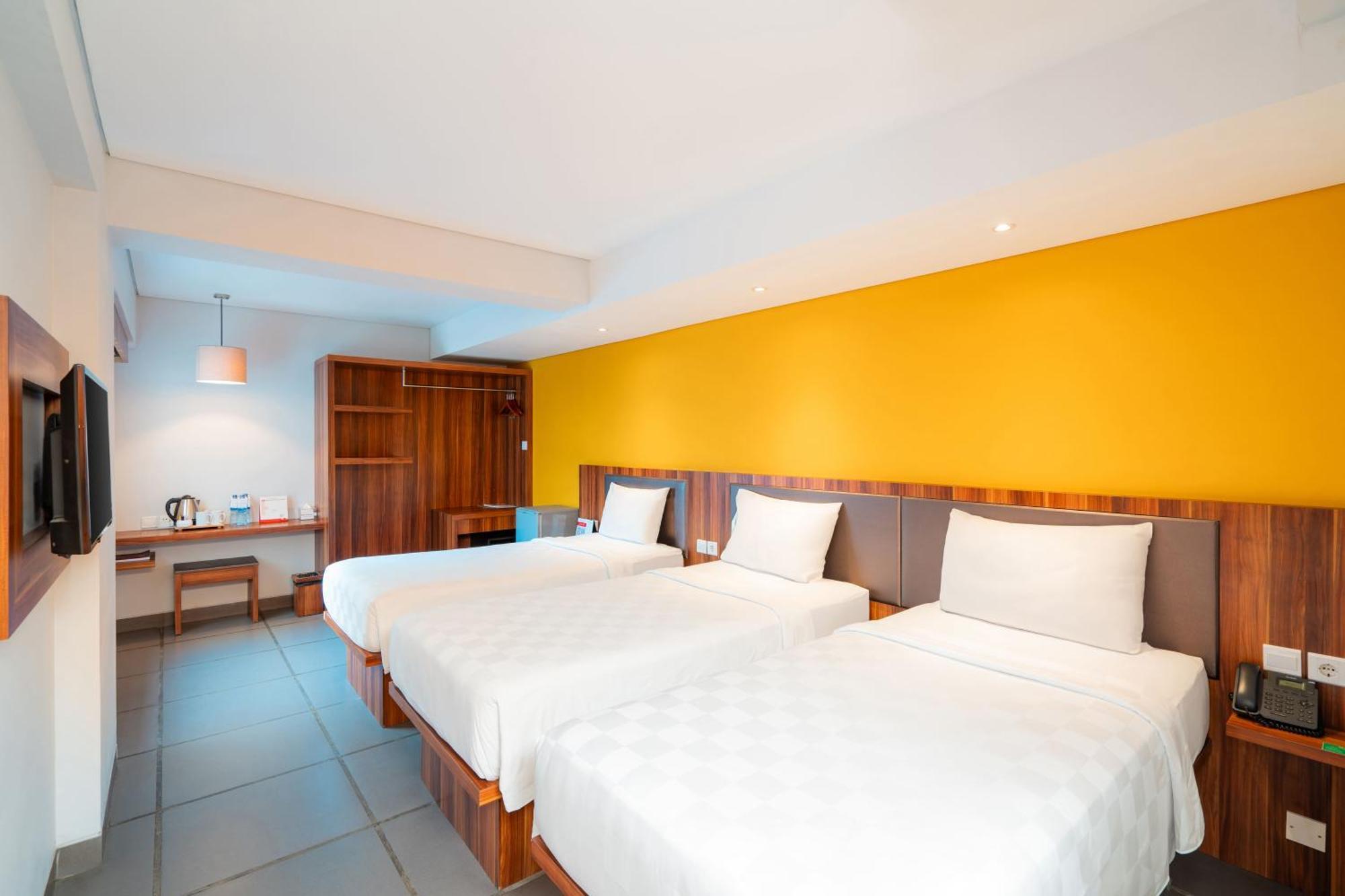 Swiss-Belexpress Kuta Legian Hotel Exterior photo
