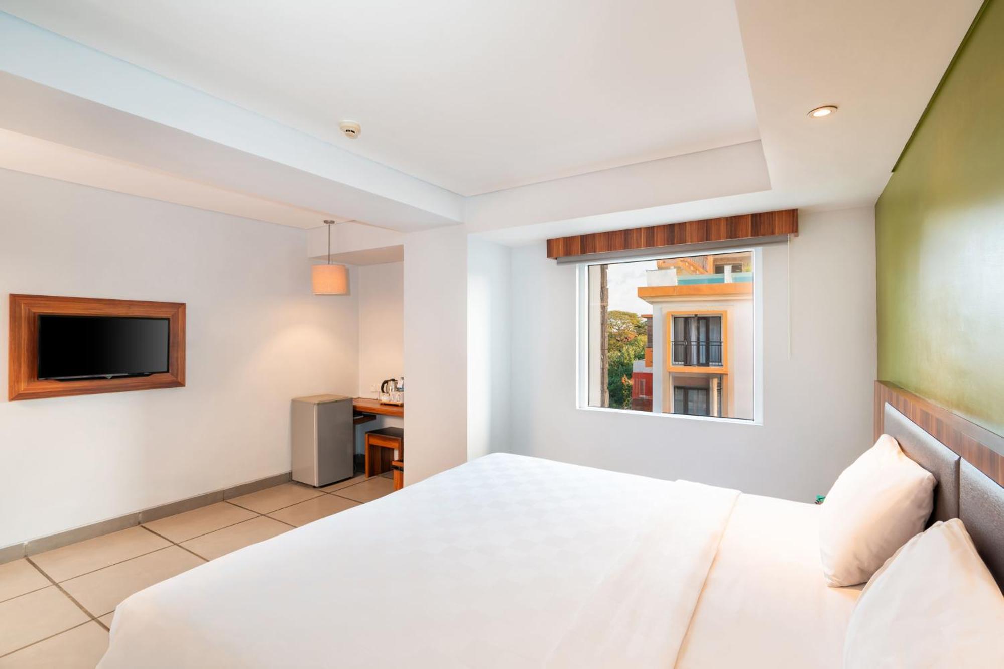 Swiss-Belexpress Kuta Legian Hotel Exterior photo