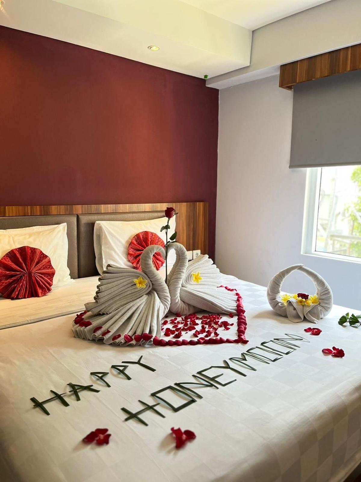 Swiss-Belexpress Kuta Legian Hotel Exterior photo